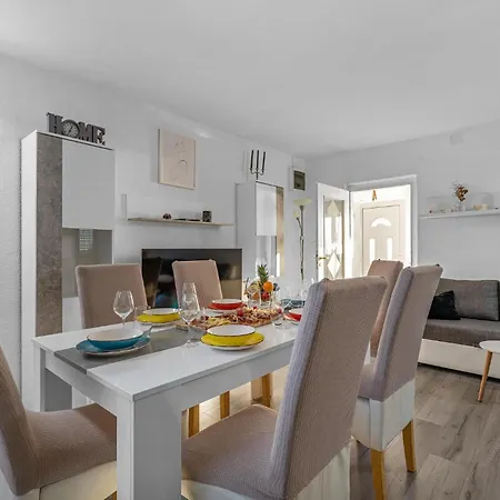 Beautiful In With Wifi Holiday home Primosten