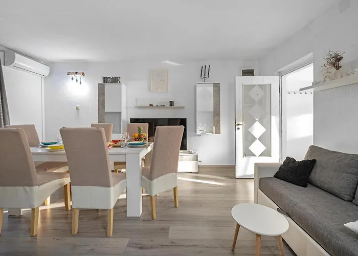 Semesterbostad Beautiful In With Wifi